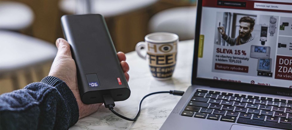 Emos Powerbanka NTBF30, 27 000 mAh, 100 W PD, černá fast charge